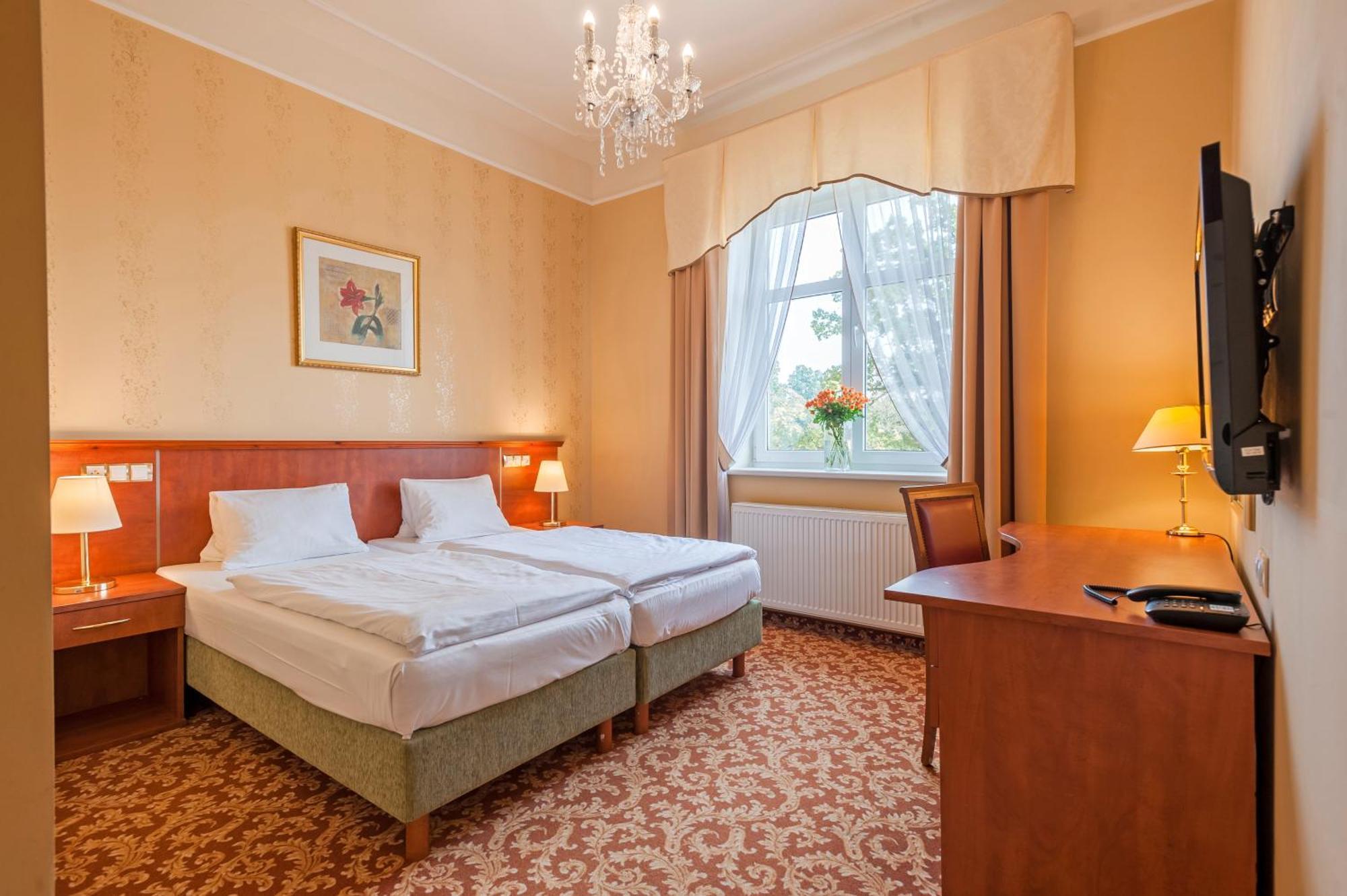 Spa Resort Pawlik-Aquaforum Františkovy Lázně Екстериор снимка