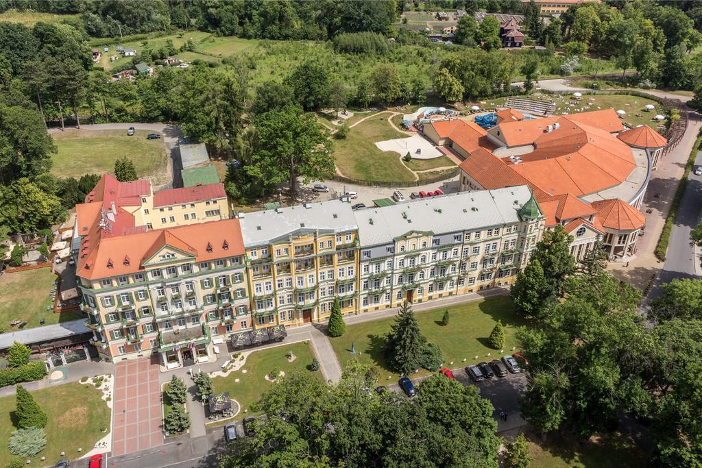Spa Resort Pawlik-Aquaforum Františkovy Lázně Екстериор снимка